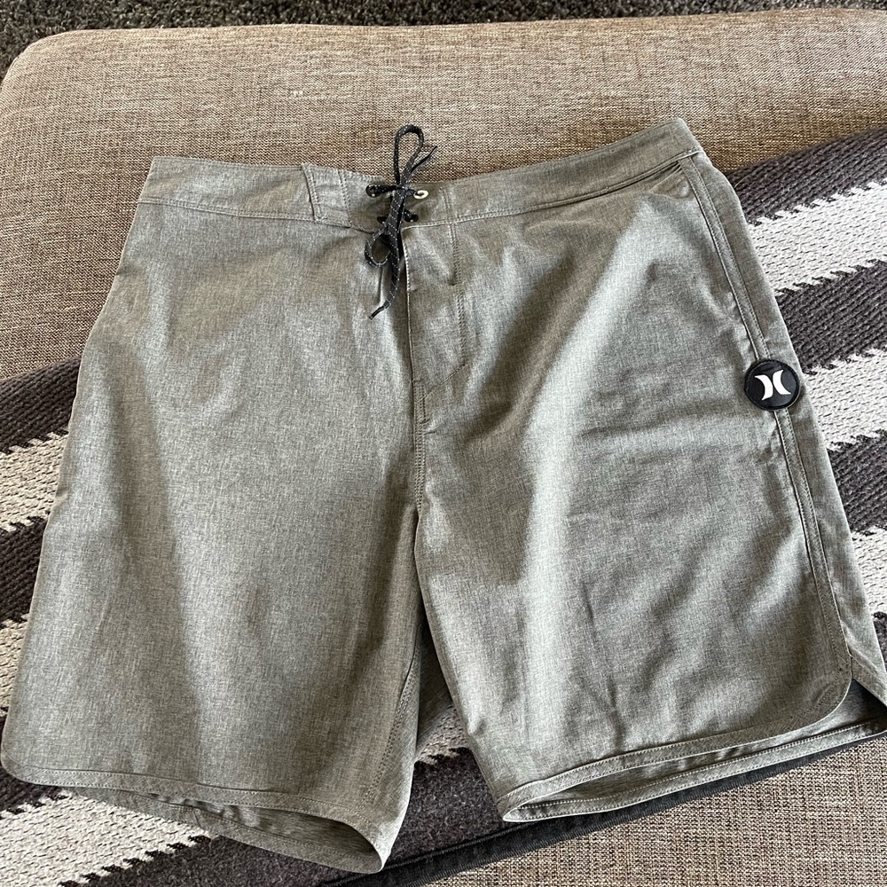 HURLEY dark grey board shorts trunks swimsuit mens size 33